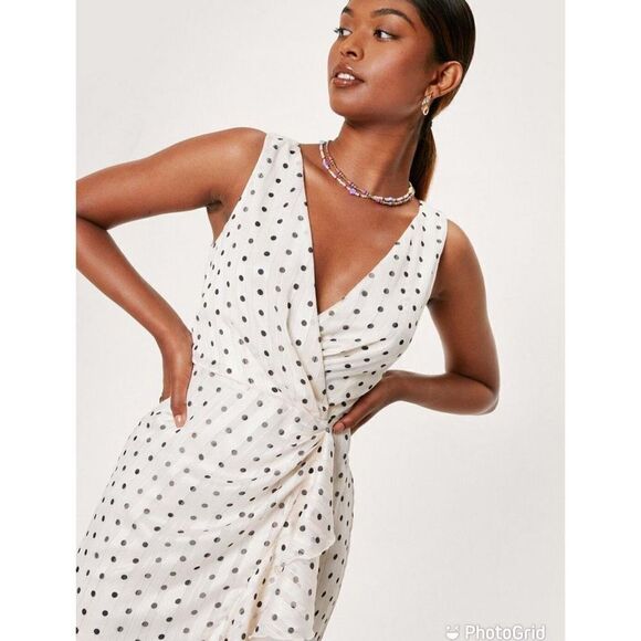 Nasty Gal Spotty Plunge Ruffle Front Maxi Tea Dress - Picture 2 of 12